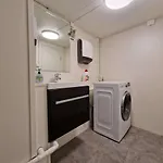 Stylish 3-bedroom With Modern Amenities Near Center 斯塔万格