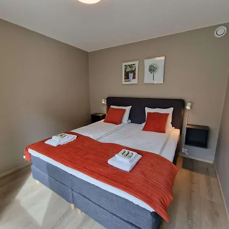 Stylish 3-bedroom With Modern Amenities Near Center Apartmán