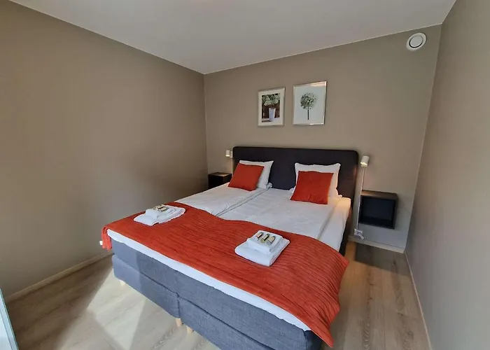 Stylish 3-bedroom With Modern Amenities Near Center Apartament